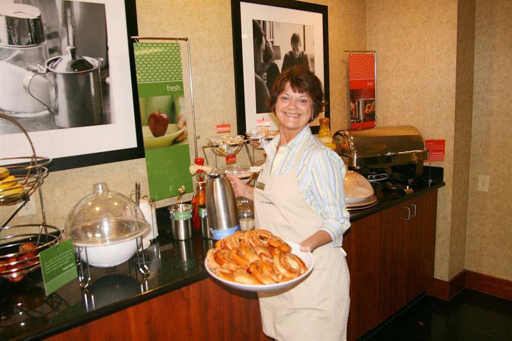 Hampton Inn Columbus/Delaware I-71 North Sunbury Restoran gambar